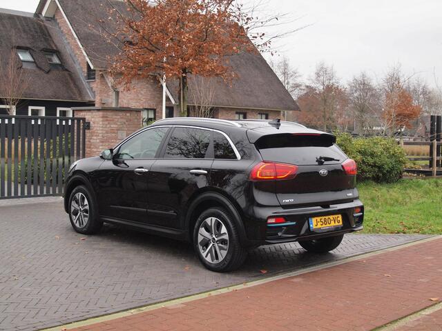 KIA e-Niro ExecutiveLine 64 kWh Facelift | 3 fase lader | Camera | Apple Carplay | JBL |