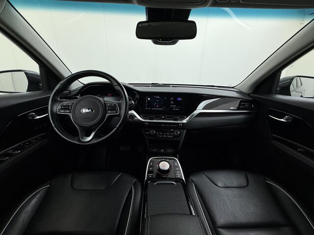 KIA e-Niro 64kWh Leer+Elek.Stoel+Memory+Gekoeld Warmtepomp ExecutiveLine JBL®-Hifi Adap.Cruise Camera Navi Ecc Pdc Stoelverwarming-Koeling SOH 100% Stuurverwarming Keyless Blind Spot Lane Assist Led Lmv 17" 1e Eigenaar Origineel Nederlandse Auto ¤ 48.000,- nieuw