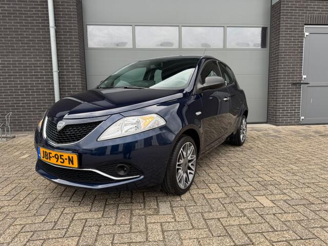 Lancia YPSILON 0.9 TWIN AIR SILVER