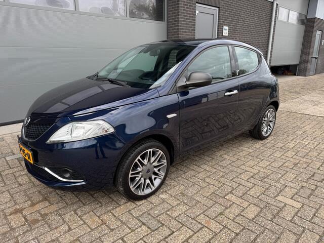 Lancia YPSILON 0.9 TWIN AIR SILVER