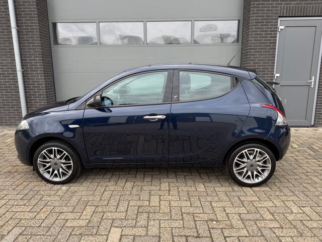 Lancia YPSILON 0.9 TWIN AIR SILVER