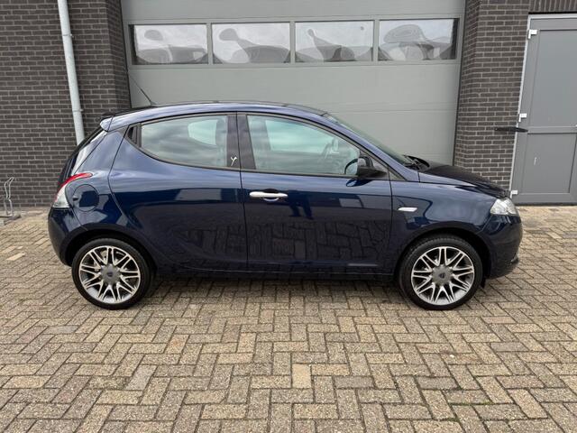 Lancia YPSILON 0.9 TWIN AIR SILVER