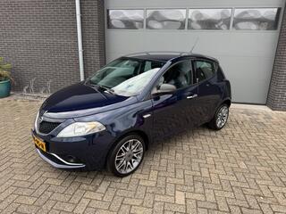 lancia-ypsilon-0.9-twin-air-silver