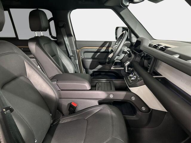 Land Rover DEFENDER 3.0 D250 110 MHEV SE Grijs Kenteken ACC Trekhaak Luchtvering Panoramadak Leder Memory