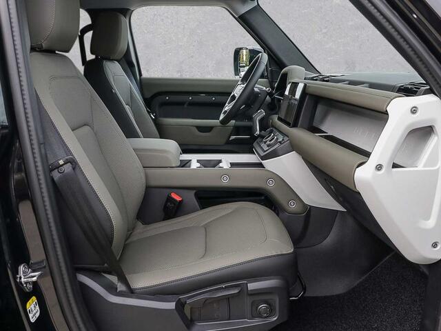 Land Rover DEFENDER 3.0 D200 110 MHEV S Grijs Kenteken ACC Black Pack 19 Inch Stuurverwarming Stoelverwarming