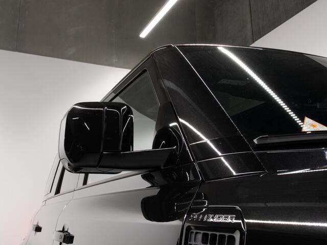 Land Rover DEFENDER 110 2.0 P300e 110 X-Dynamic SE