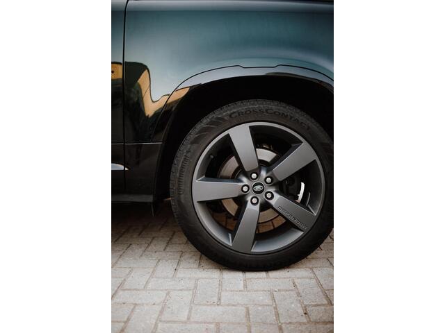 Land Rover DEFENDER 5.0 P525 90 V8 in British Racing Green!