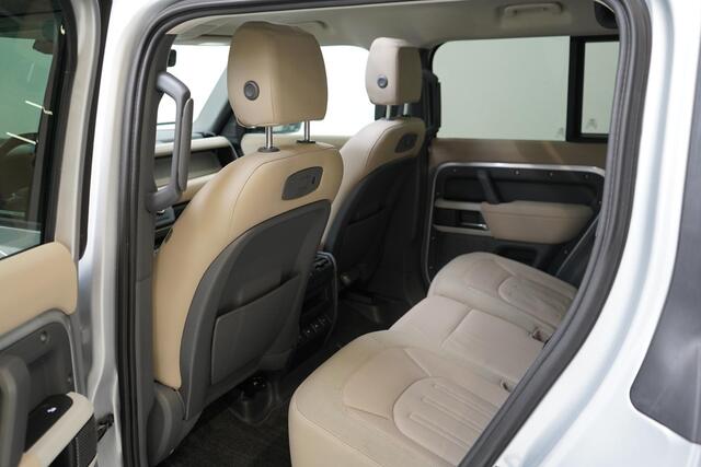 Land Rover DEFENDER 110 3.0 P400 110 First Edition | Panoramadak | Trekhaak | Leder | 360 Camera | Luchtvering