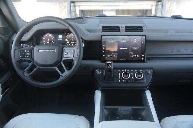 Land Rover DEFENDER 110 2.0 P300e 110 X-Dynamic HSE