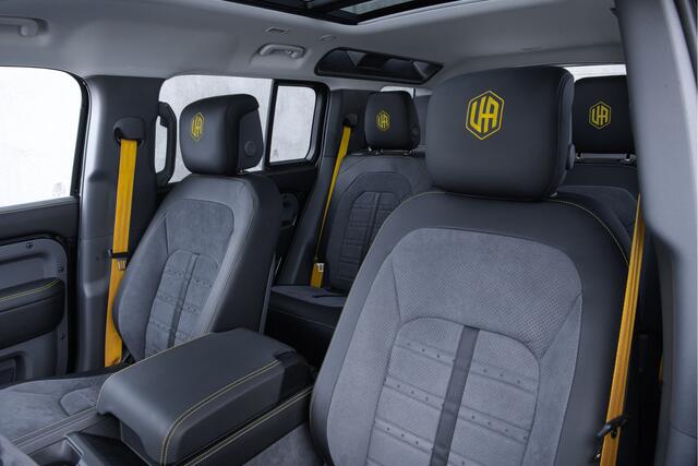 Land Rover DEFENDER 110 2.0 P300e 110 X-Dynamic HSE Urban Wide Track Ferrari Blue Swaters Paint & Full Custom Interior | Stoelverwarming | Stoelverkoeling | Stuurverwarming | Pano | HUD