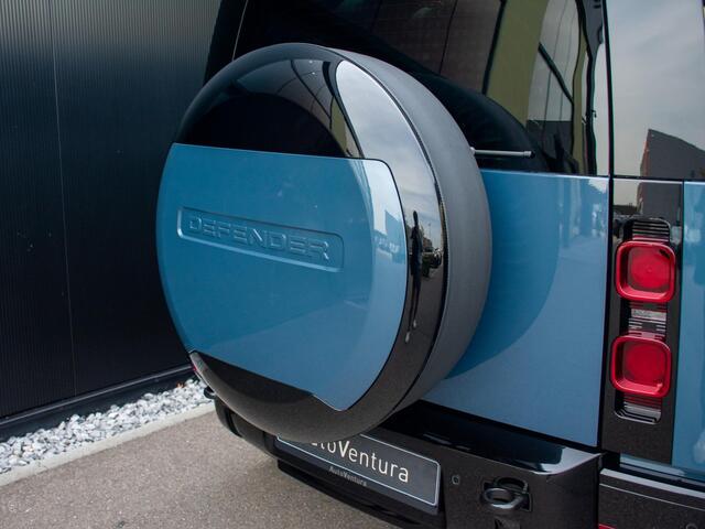Land Rover DEFENDER 110 2.0 P300e 110 X-Dynamic l 6 Persoons l Treeplanken l Schuif- /kantel Pano l Adapt. Cruise l Black Pack l 360 Camera