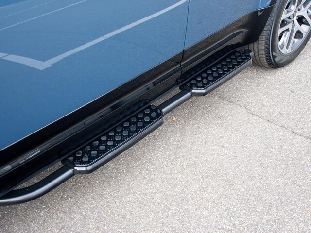 Land Rover DEFENDER 110 2.0 P300e 110 X-Dynamic l 6 Persoons l Treeplanken l Schuif- /kantel Pano l Adapt. Cruise l Black Pack l 360 Camera