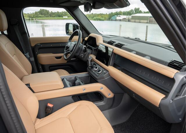 Land Rover DEFENDER 110 P300e X-Dynamic HSE | Camel interieur | Meridian | Head-Up Display | Standkachel | 22" inch |