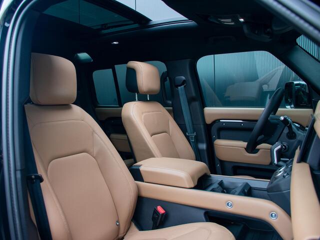 Land Rover DEFENDER 110 2.0 P300e 110 X-Dynamic HSE l NP ¤126.834 l Trekhaak l Schuif-/kantel Panorama dak l Black Pack l 22 Inch