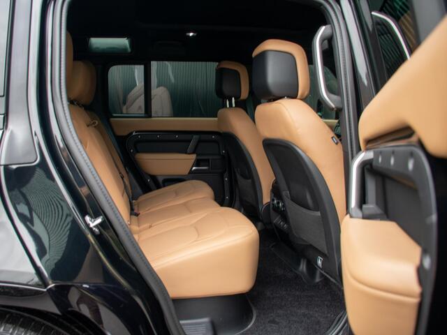 Land Rover DEFENDER 110 2.0 P300e 110 X-Dynamic HSE l NP ¤126.834 l Trekhaak l Schuif-/kantel Panorama dak l Black Pack l 22 Inch