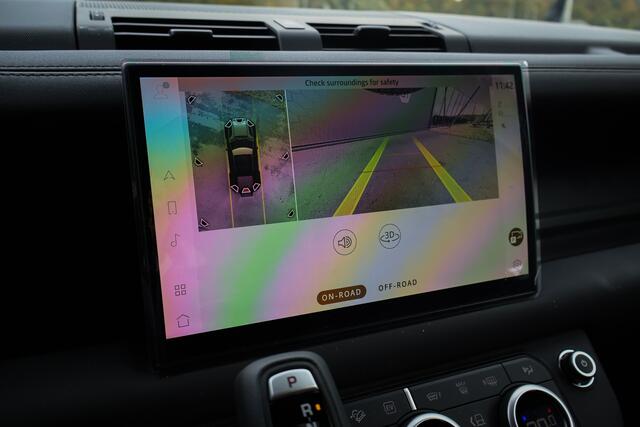 Land Rover DEFENDER 110 P300e 110 X-Dynamic SE ADAPTIVE CRUISE | 360 CAMERA | PANORAMADAK | VOORRUITVERWARMING | MERIDIAN | ELEKTRISCHE STOELEN | STUURVERWARMING |