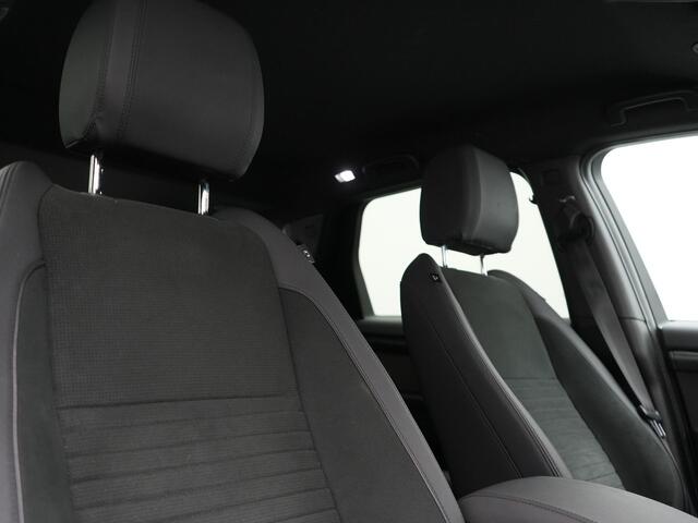 Land Rover DISCOVERY SPORT P300e S Plug In Hybrid 300pk Dealer O.H. PHEV | 360 Camera | Alcantara Sportstoelen Verwarmd | Apple Carplay | Navigatie | DAB |