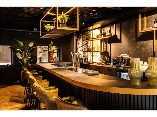 Land Rover RANGE ROVER 3.0 P440e | ACC | 360 Cam | E.Treeplanken | E.Trekhaak 2500kg | 2 Jaar garantie | Stuurverwarming | Leather Package | Massage & Koeling 4x | Pano | Lane & Side Assist | Achterasbesturing | 22" | Head-Up | Lane & Side Assist | Homelink | Black Pack | Appl