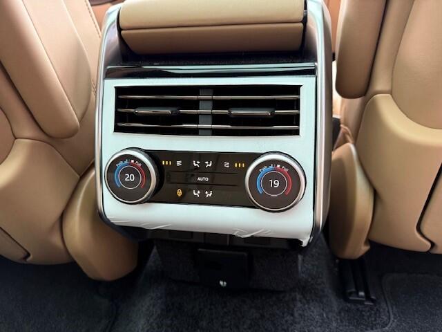 Land Rover RANGE ROVER 3.0 P550e Autobiography Executive Class Seating
