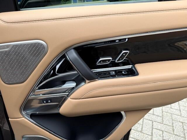 Land Rover RANGE ROVER 3.0 P550e Autobiography Executive Class Seating