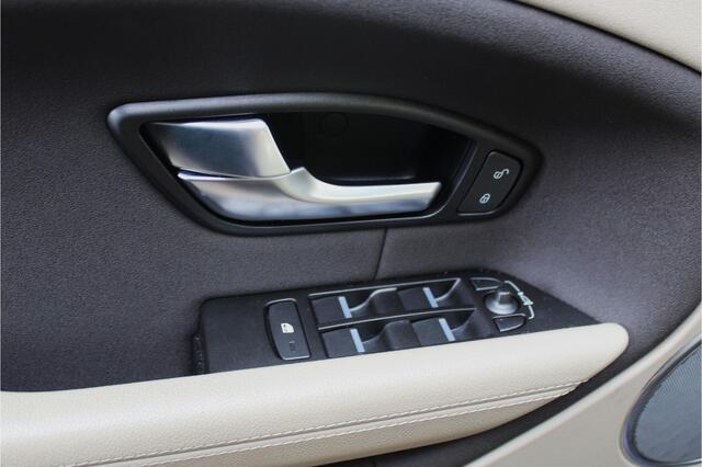 Land Rover RANGE ROVER EVOQUE 2.0 Si4 54 Dkm ! Leder / Navi / Panoramadak / Cruise control / Elec. Verw. stoelen!