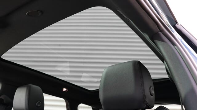 Land Rover RANGE ROVER EVOQUE P300e AWD Dynamic SE | Meridian | Panoramadak | Black Exterior Pack | Stuurwielverwarming