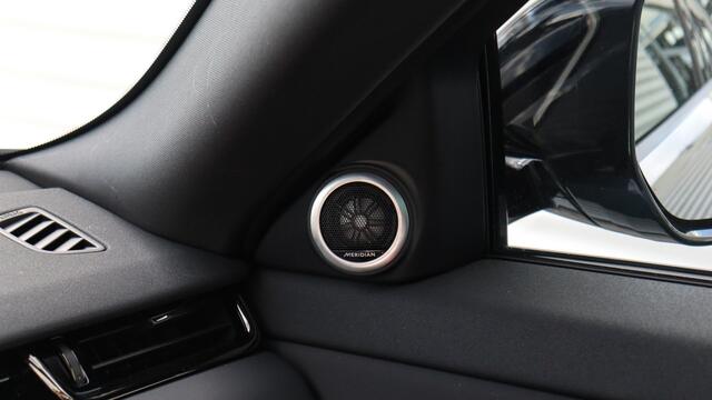Land Rover RANGE ROVER EVOQUE P300e AWD Dynamic SE | Meridian | Panoramadak | Black Exterior Pack | Stuurwielverwarming