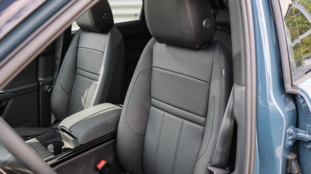 Land Rover RANGE ROVER EVOQUE P300e AWD Dynamic SE | Meridian | Panoramadak | Black Exterior Pack | Stuurwielverwarming