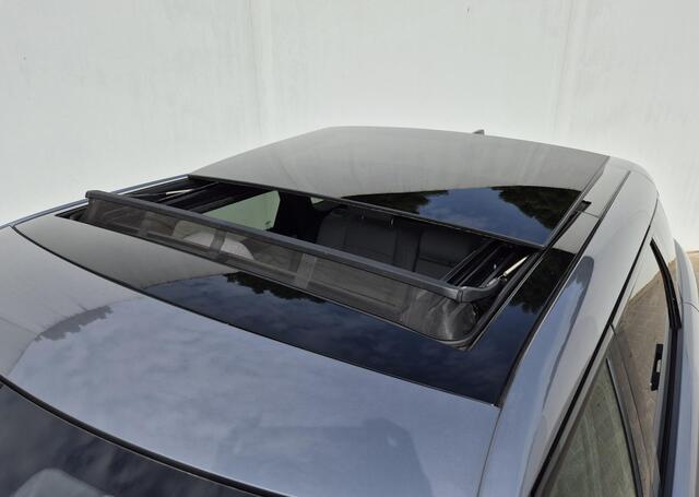 Land Rover RANGE ROVER EVOQUE 1.5 P300e AWD Autobiography PHEV Automaat / Glazen schuif- en kanteldak / Adaptief CC / Stoelventilatie voor / Meridian Audio Systeem / Stuur-, Stoel en Achterbankverwarming / Elektrische achterklep / Achteruitrijcamera /