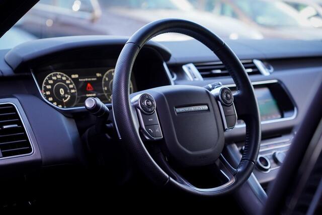 Land Rover RANGE ROVER SPORT 3.0 TDV6 HSE Dynamic / Pano / Carplay / Volledige Historie