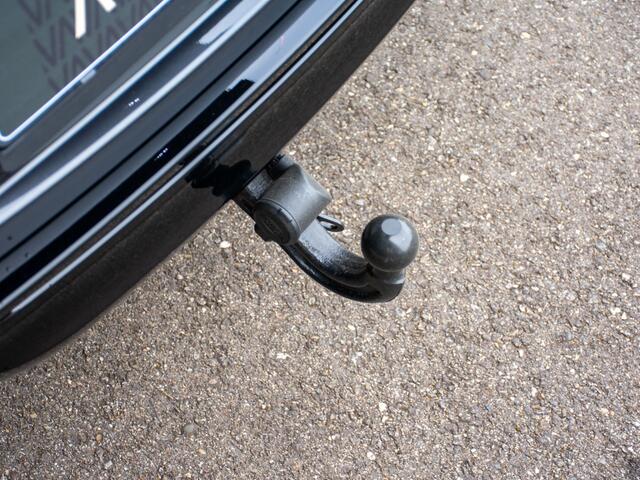 Land Rover RANGE ROVER SPORT 3.0 P460e SE PHEV Trekhaak l Schuif- /kantel Pano l Stoelventilatie l Black Pack l 23" Inch