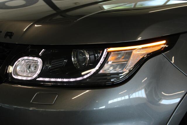 Land Rover RANGE ROVER SPORT 5.0 V8 Supercharged SVR | 551PK | Panorama dak | Meridian Audio| F1 flippers | Elektr. trekhaak | Alcantara hemel zwart | Schaalstoelen + verwarming en ventilatie | Standkachel | Stuurverwarming | Apple carplay |