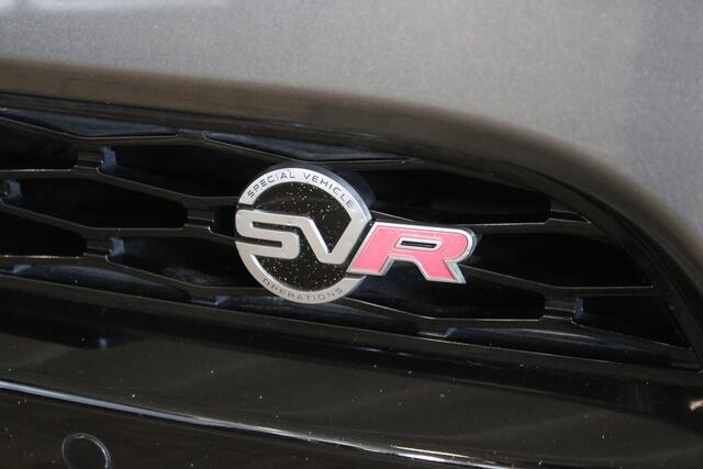 Land Rover RANGE ROVER SPORT 5.0 V8 Supercharged SVR | 551PK | Panorama dak | Meridian Audio| F1 flippers | Elektr. trekhaak | Alcantara hemel zwart | Schaalstoelen + verwarming en ventilatie | Standkachel | Stuurverwarming | Apple carplay |