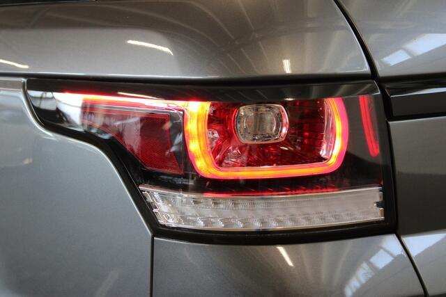 Land Rover RANGE ROVER SPORT 5.0 V8 Supercharged SVR | 551PK | Panorama dak | Meridian Audio| F1 flippers | Elektr. trekhaak | Alcantara hemel zwart | Schaalstoelen + verwarming en ventilatie | Standkachel | Stuurverwarming | Apple carplay |