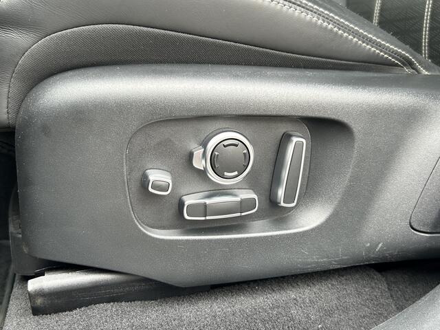 Land Rover Velar Range Rover 3.0 D300 R-Dynamic HSE | Massage | Elektr. trekhaak | Nieuw door ons geleverd |