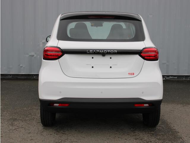 Leapmotor T03 Design 37.3 kWh Navigatie / Camera / Panoramadak /
