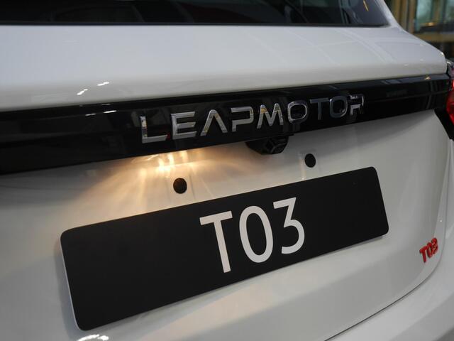 Leapmotor T03 Design 37.3 kWh | Nieuw | Uit voorraad leverbaar | Camera | Panoramadak | Adaptive cruise control | Dodehoek detectie | Lichtmetalen velgen