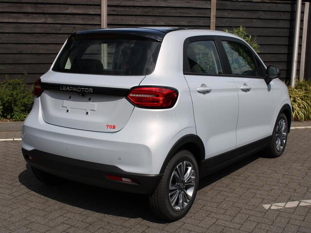 Leapmotor T03 Design 37.3 kWh 95PK Navigatie, Camera achter, Parkeerhulp achter, Audio, Keyless Start, Lichtmetalen velgen