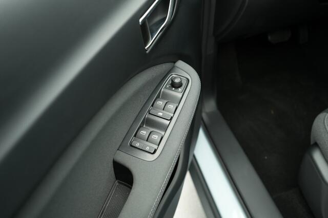 Leapmotor T03 Design 37.3 kWh Volledig Elektrisch met 265 km WLTP Range, Airconditioning, Panoramadak, Adaptive Cruise Control en Uit voorraad leverbaar!