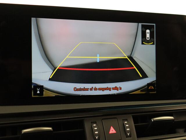 Lexus Es 300h F Sport Design | Lederen bekleding | 19" LM Velgen | Schuif/kanteldak | Navigatie | Camera | Dodehoek Ass. | Parkeersensoren |