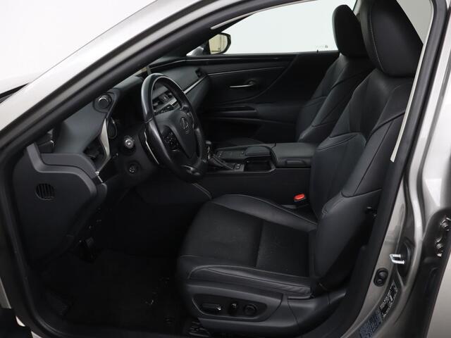 Lexus Es 300h Comfort Line | Schuifdak | Leder | Stoelverwarming | Adaptive cruise | Carplay | Camera | Memory | Keyless | Full LED