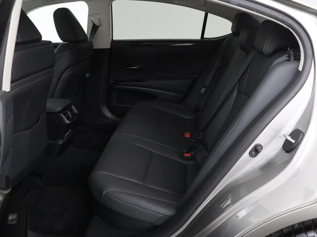 Lexus Es 300h Comfort Line | Schuifdak | Leder | Stoelverwarming | Adaptive cruise | Carplay | Camera | Memory | Keyless | Full LED