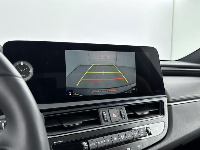 Lexus Es 300h Business Line | Sunroof | Stoel- en stuurverwarming | Carplay |