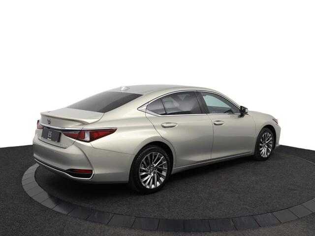 Lexus Es 300h President Line | Nieuw! | Uit voorraad leverbaar! | Mark Levinson | Hyper Chroom velgen | Rondomzichtcamera