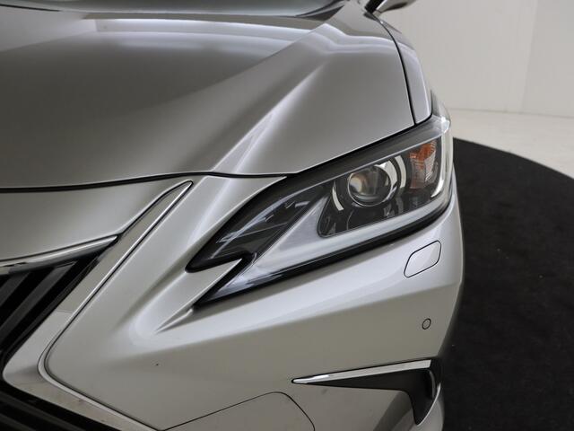 Lexus Es 300h Business Line | Sunroof | Lederen Bekleding | Apple Carplay & Android Auto |