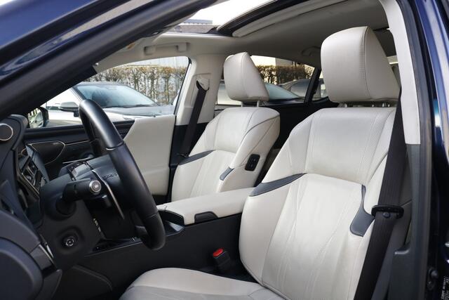 Lexus Es 300h President Line | Mark Levinson | HUD | LED koplampen adaptief |