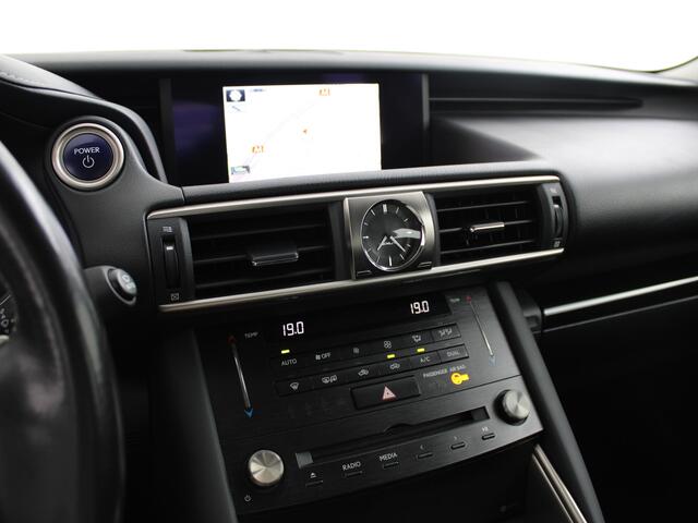 Lexus IS 300h Hybrid Business Line | Lexus Navigatie | Half Leer | Stoelverwarming | LED koplampen | Park Assist |