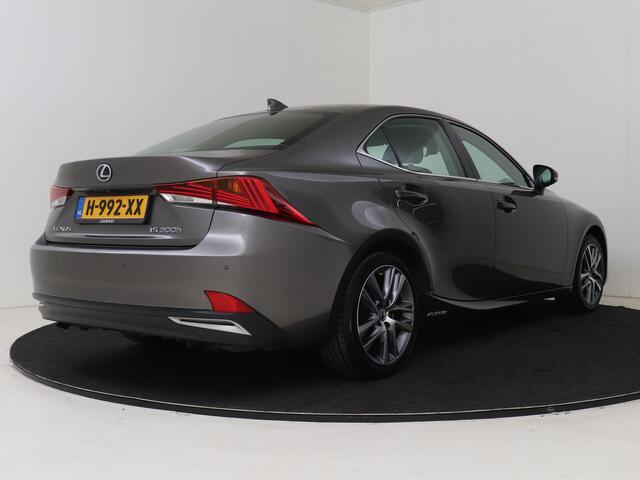 Lexus IS 300h Hybrid Business Line Pro | Premium Navigatie | Safety System | Quad LED |