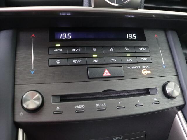 Lexus IS 300h Hybrid Business Line Pro | Premium Navigatie | Safety System | Quad LED |