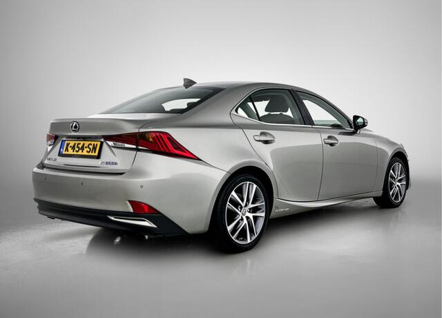 Lexus IS 300h Hybrid Business Line Pro | Parkeersensoren | Half lederen bekleding | Navigatie |